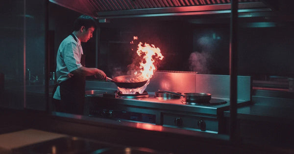 Fourneau à induction ou à gaz pour cuisine professionnelle