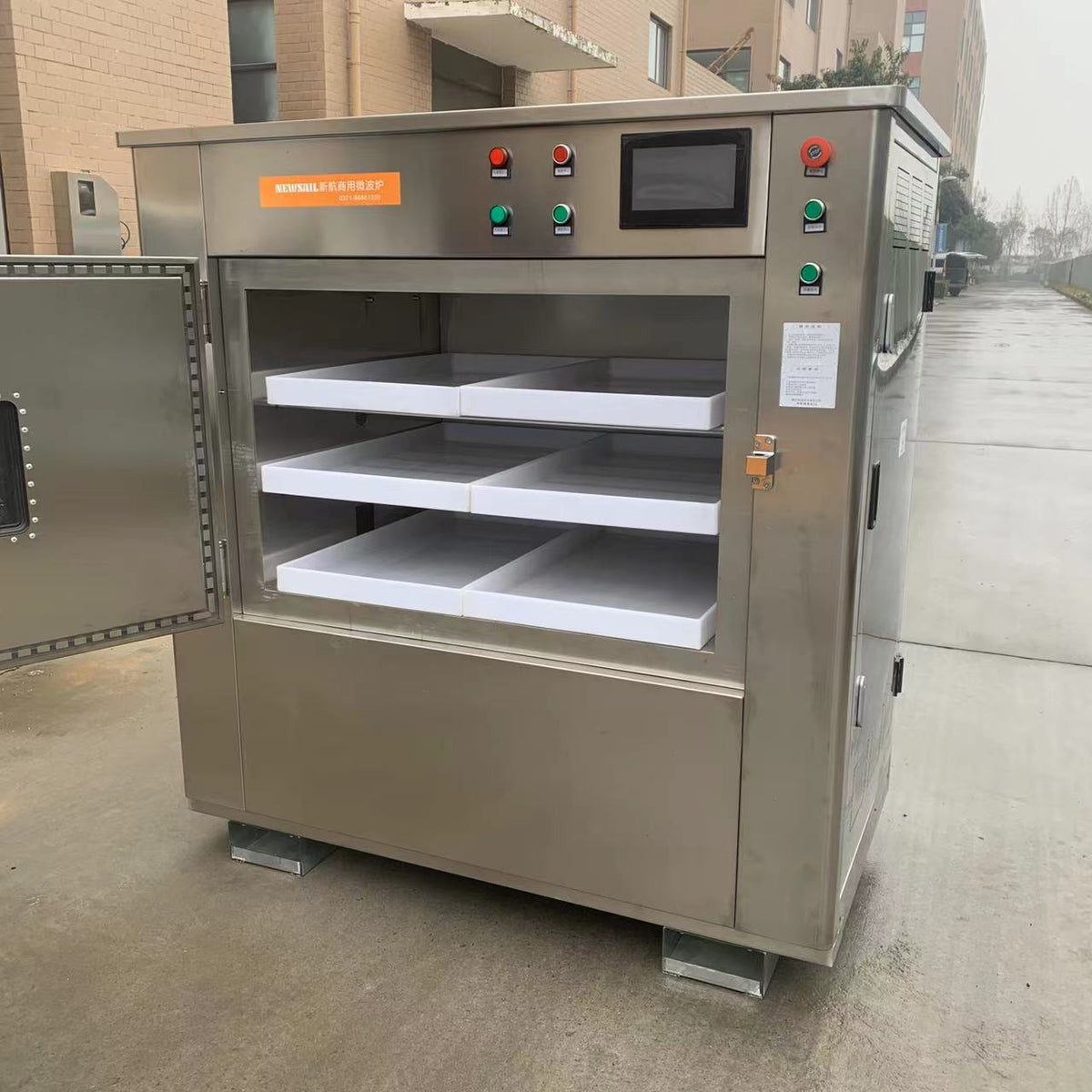 Commercial Microwave Oven for Ready Meals — 8 kW
