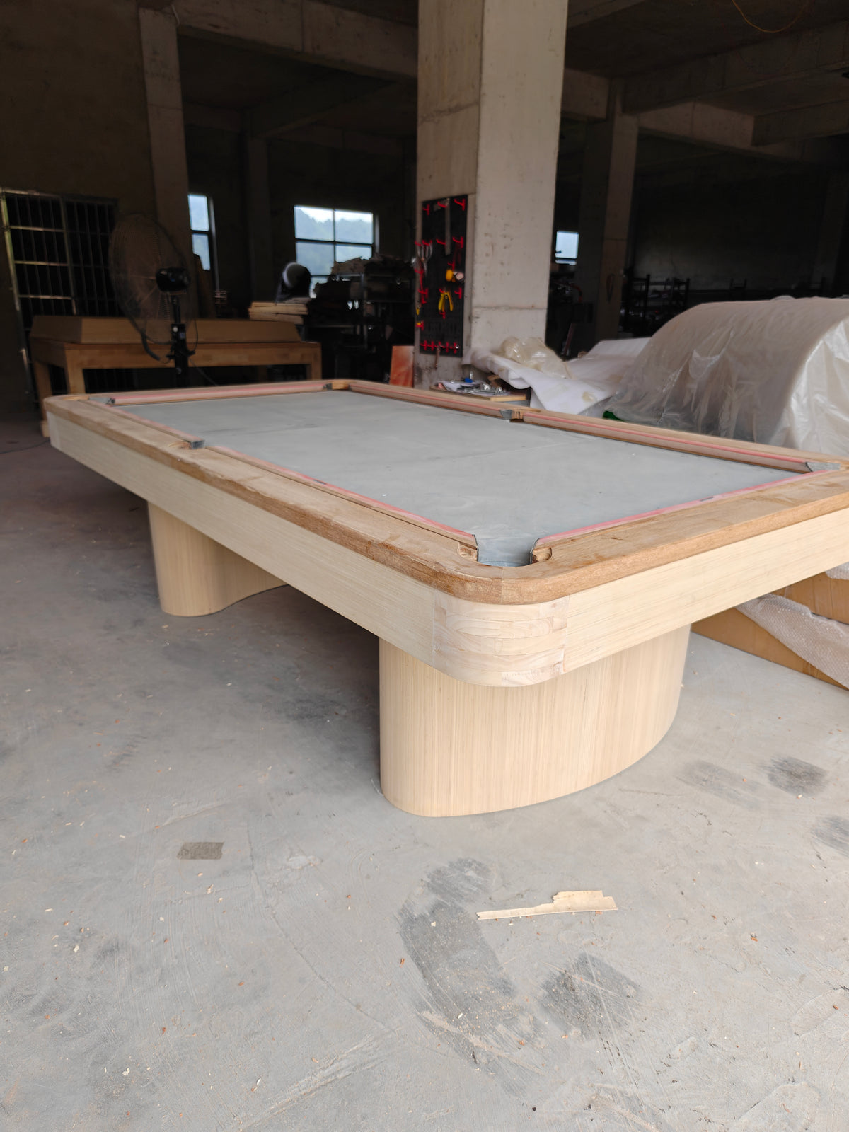 Custom-Design Solid Wood Pool Table — Slate Bed Billiard Table
