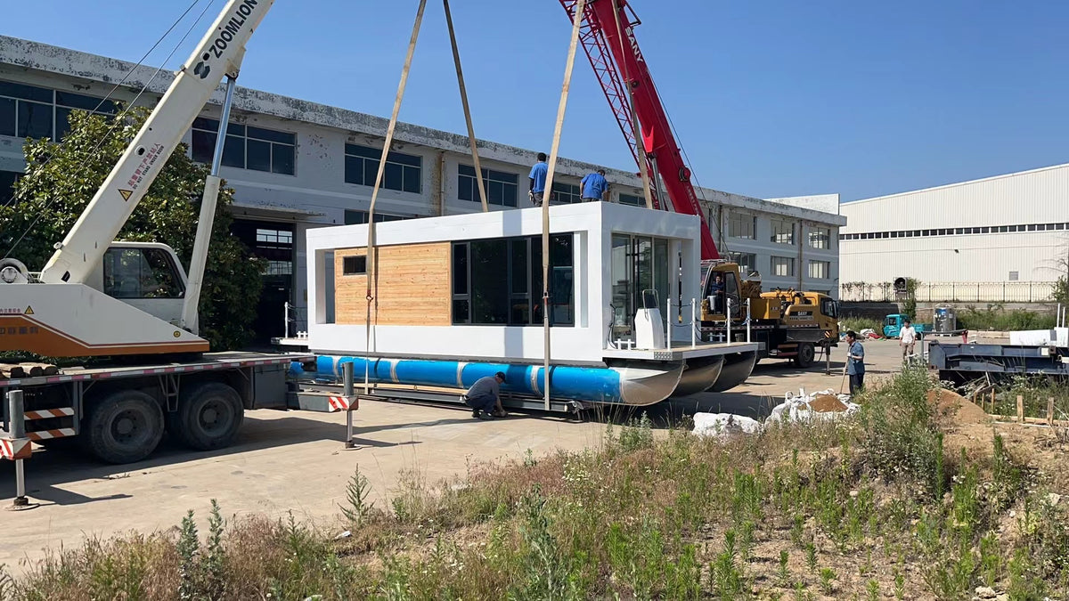 Aluminum Pontoon Houseboat — 11.5 m, Twin 150 hp Outboard