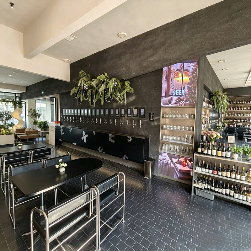 Dispensador de cerveza de barril en autoservicio — enfriador multigrifo