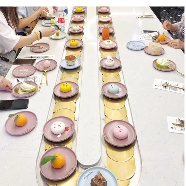 Convoyeur à sushis kaiten avec robot serveur de plats
