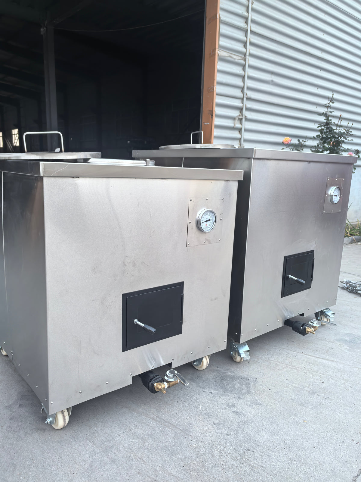 Commercial Gas Clay Tandoor Oven — Stainless Steel