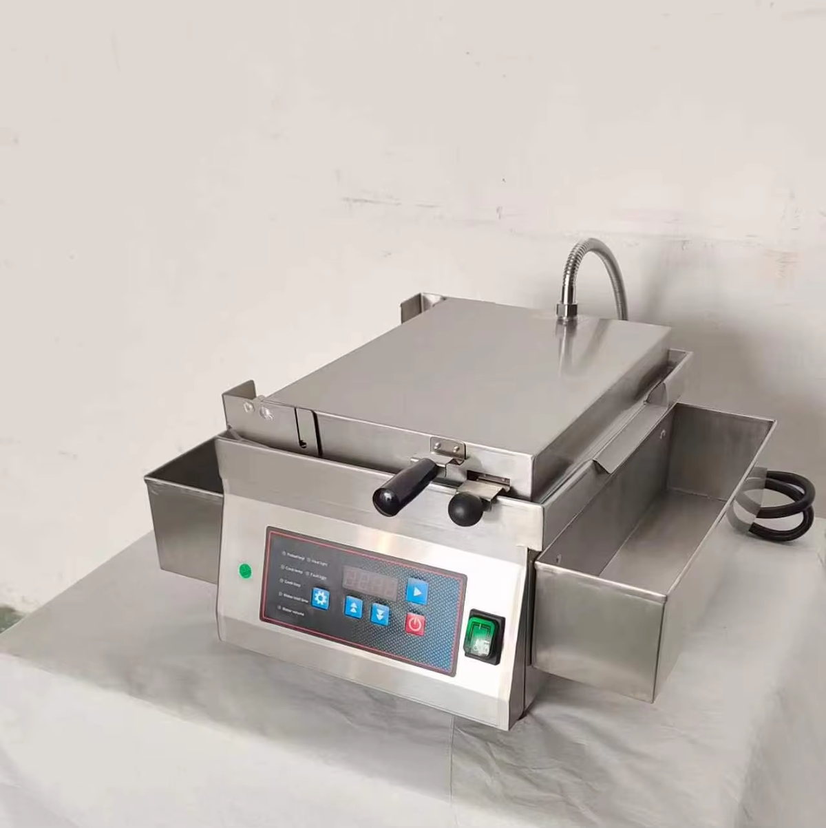 Commercial Automatic Egg Frying Machine — 6-Hole Omelet Cooker