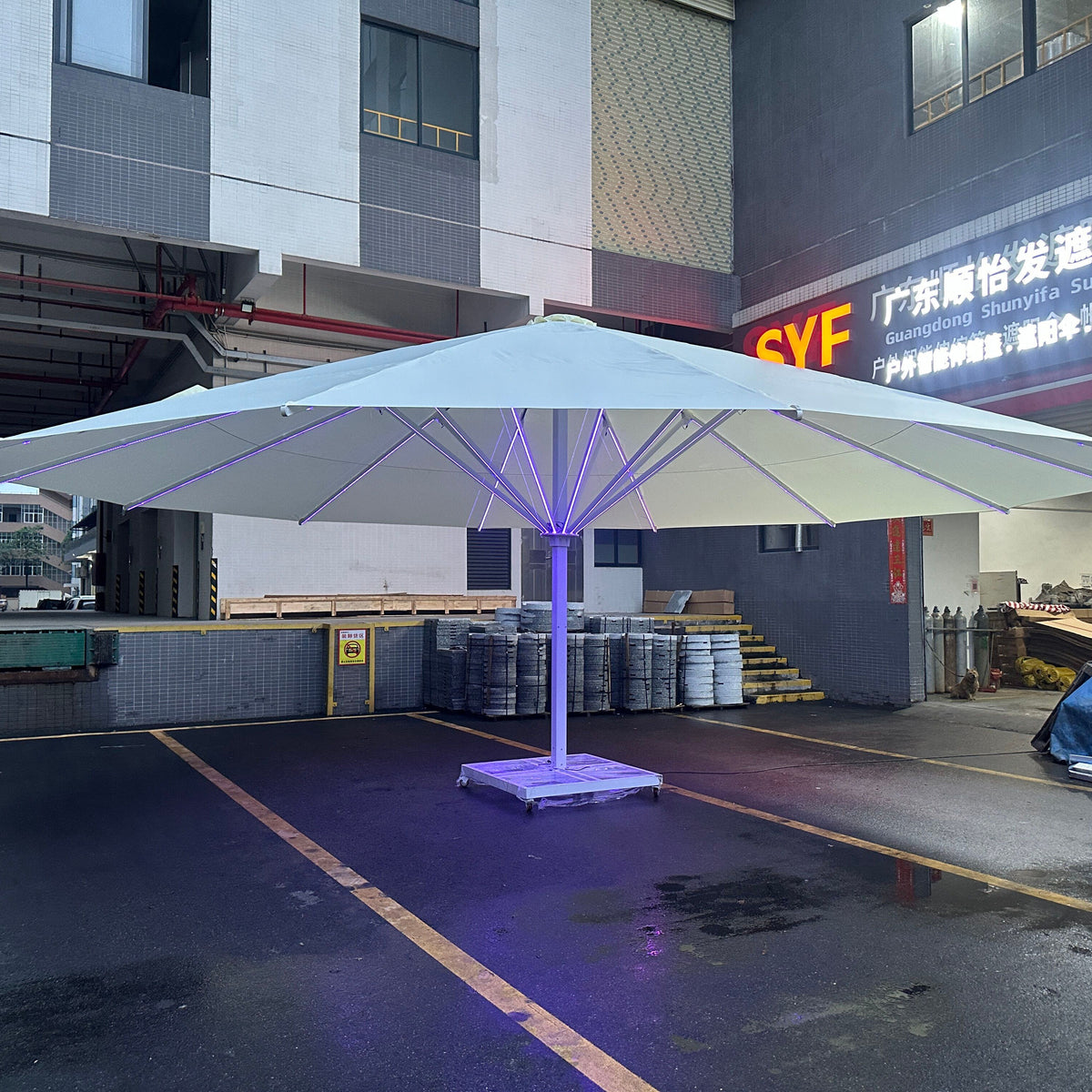 Outdoor Restaurant Umbrella with Aluminum Shaft and Marble Base