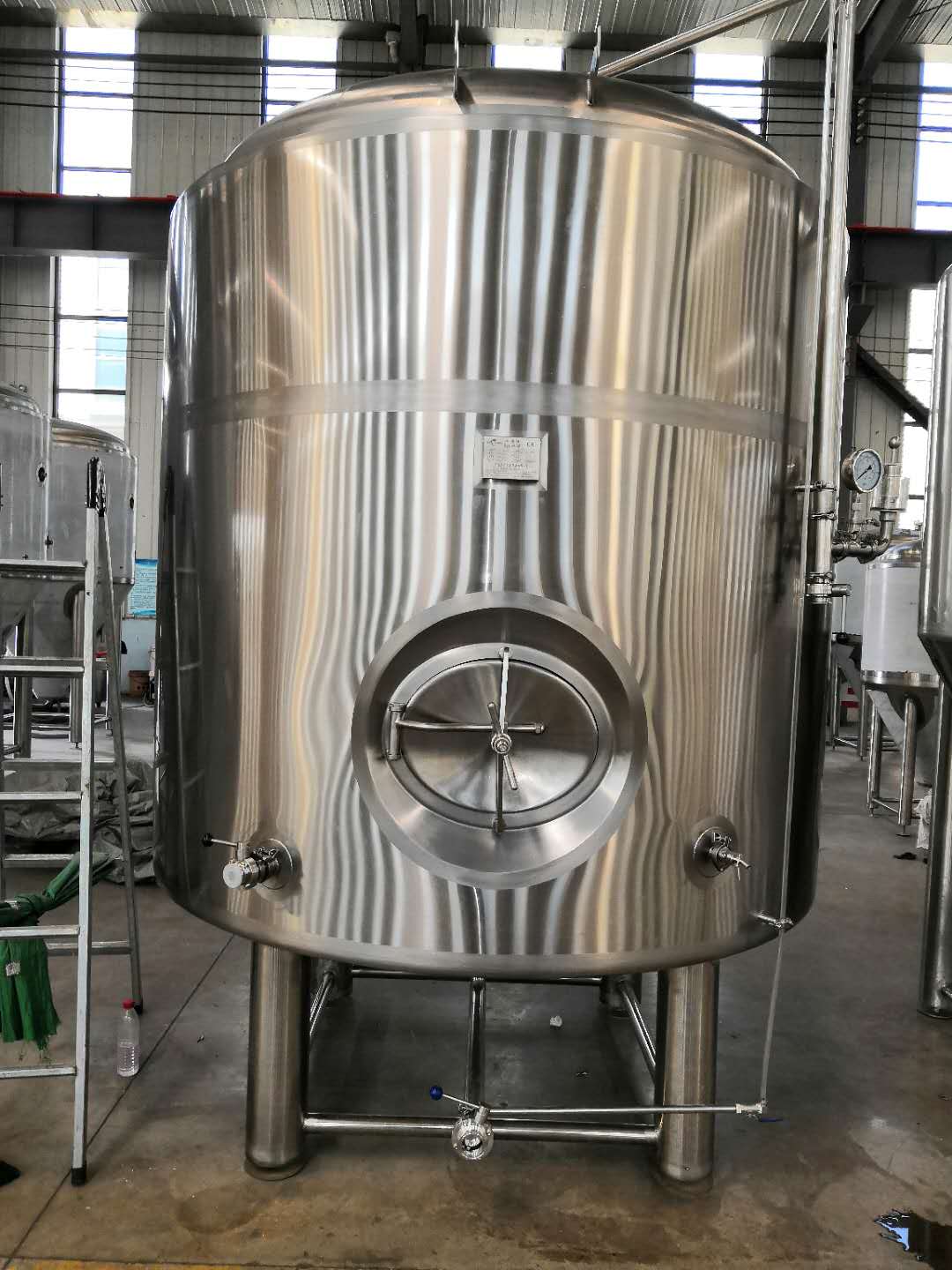 Bright Beer Tank — Jacketed 304 Stainless Storage Vessel