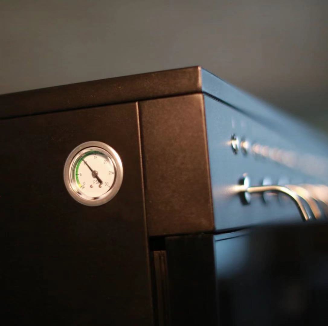 8-Bottle Wine Dispenser with Refrigeration and Nitrogen Preservation
