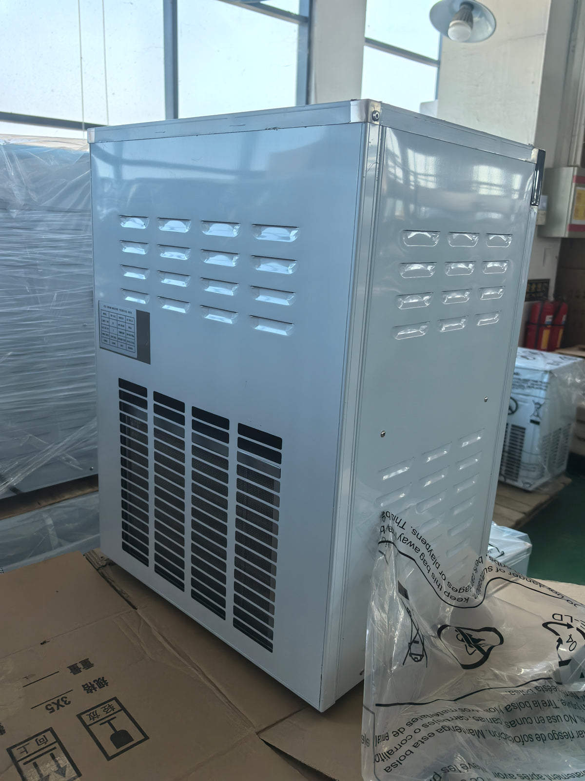 Commercial Hard Ice Cream Batch Freezer — Gelato Machine