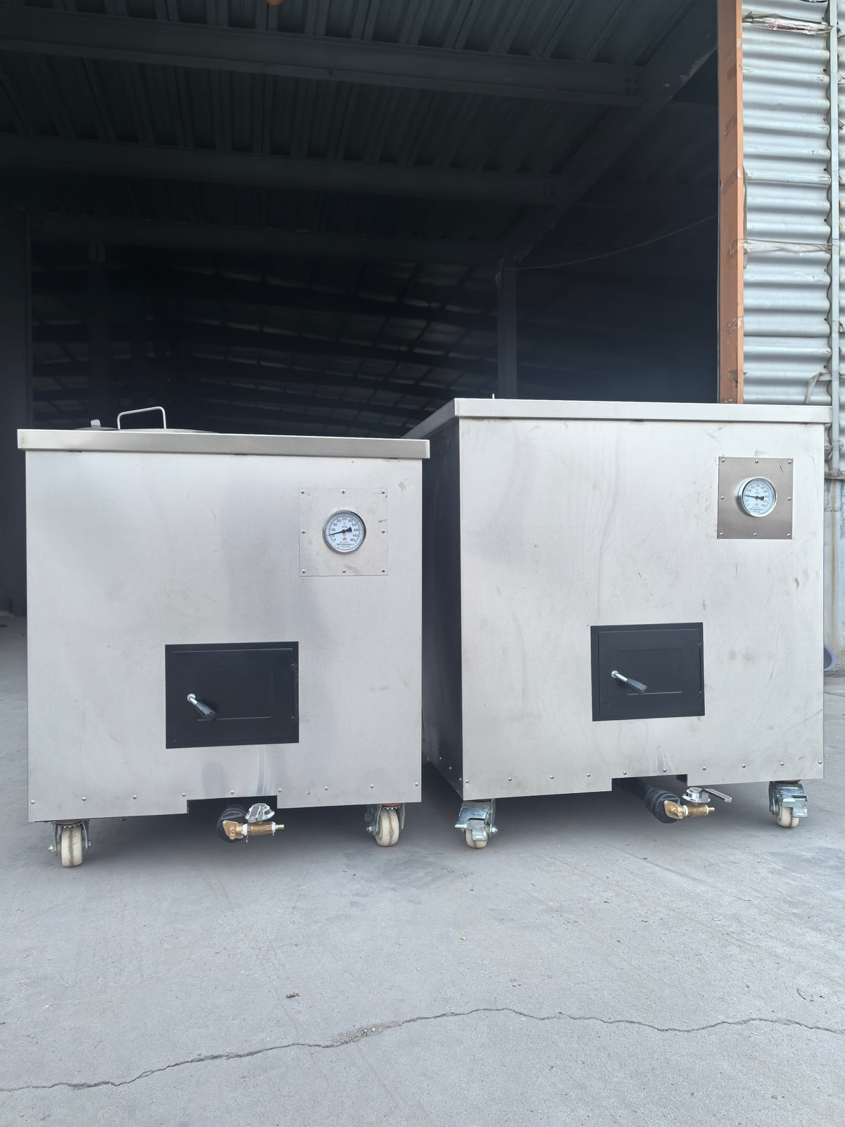Commercial Gas Clay Tandoor Oven — Stainless Steel