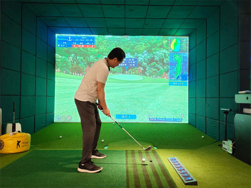 Simulador multideporte de interior — Golf y fútbol