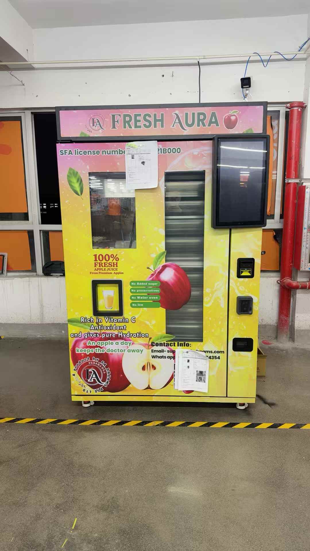 Fresh-Squeezed Juice Vending Machine — Refrigerated, Touchscreen