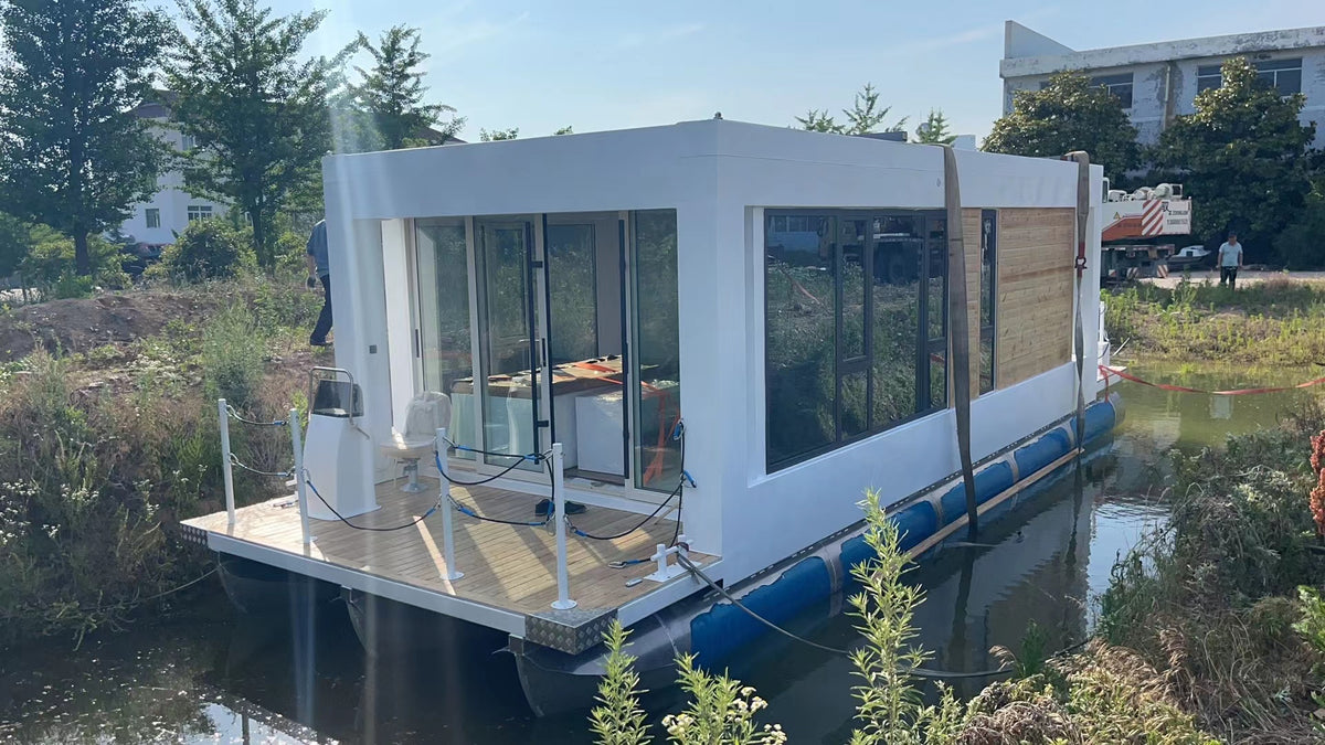 Aluminum Pontoon Houseboat — 11.5 m, Twin 150 hp Outboard