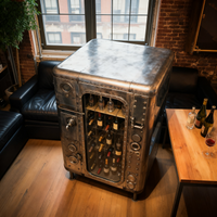 Vista previa de la imagen de Vinoteca steampunk tipo cámara acorazada — armario remachado de acero inoxidable a medida