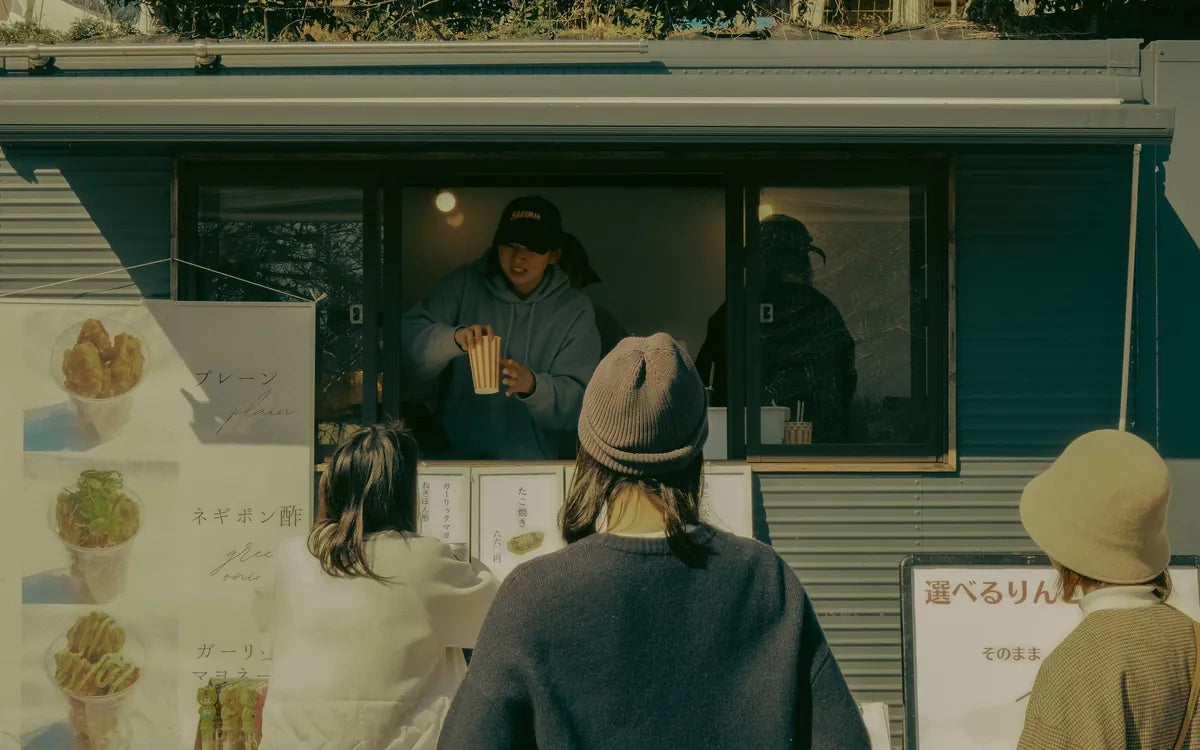 Service window and counter